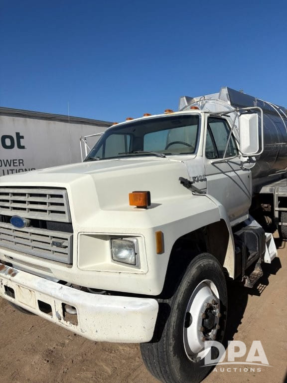 1994 Ford F-700 Equipment Image0