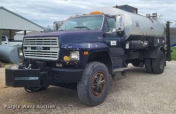 1994 Ford F-700 Equipment Image0