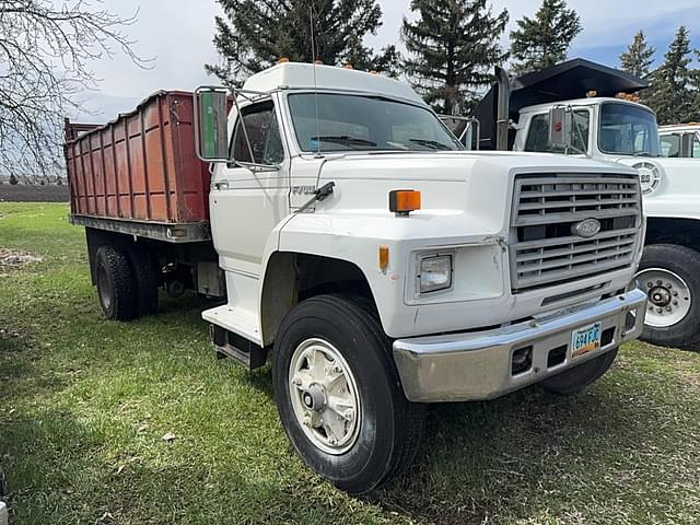 Image of Ford F-700 equipment image 2