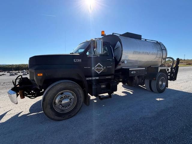 Image of Ford F-700 equipment image 1