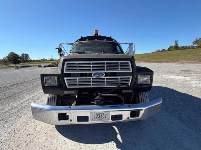 Image of Ford F-700 equipment image 2