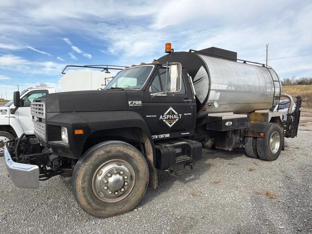 1994 Ford F-700 Equipment Image0