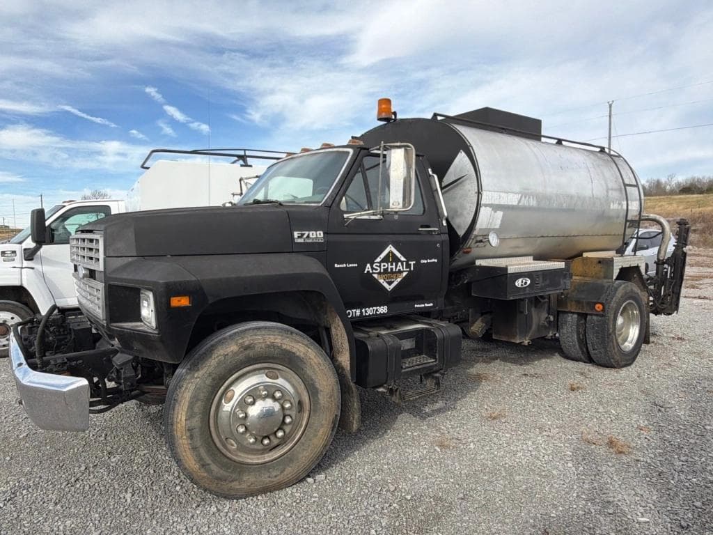 Image of Ford F-700 Primary image