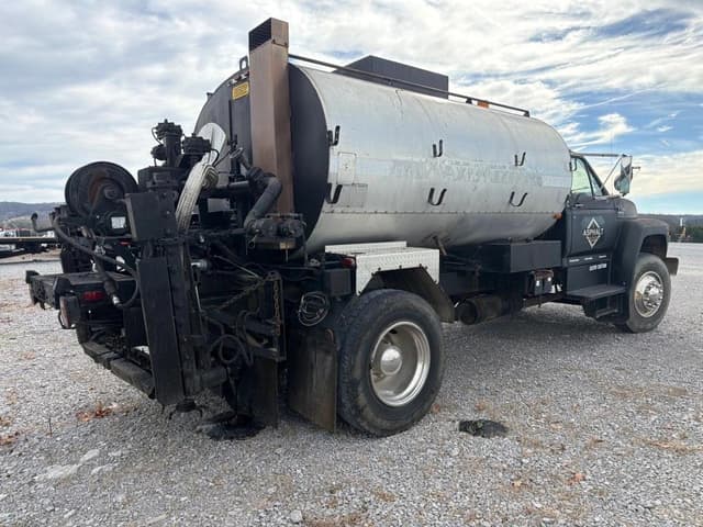 Image of Ford F-700 equipment image 3