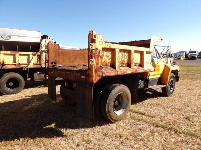 Image of Ford F-700 equipment image 1