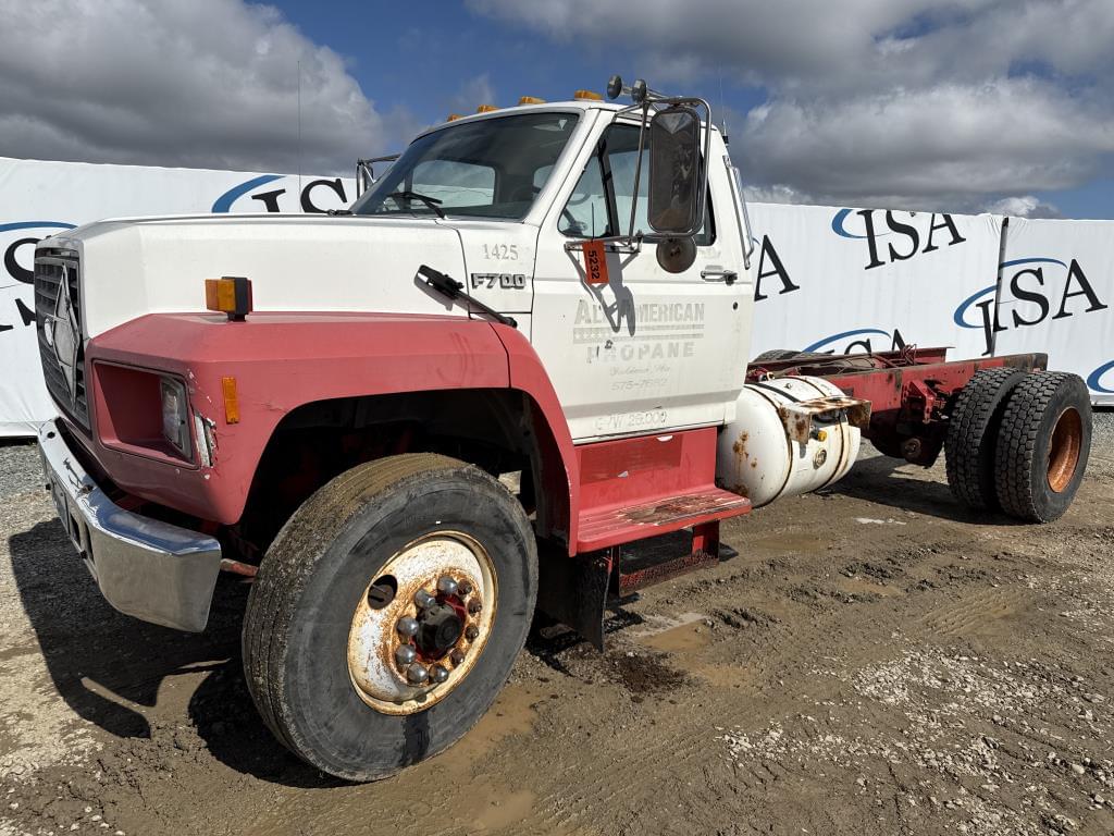 Image of Ford F-700 Primary image