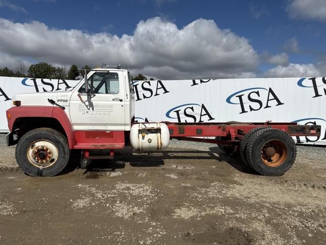 Image of Ford F-700 equipment image 1