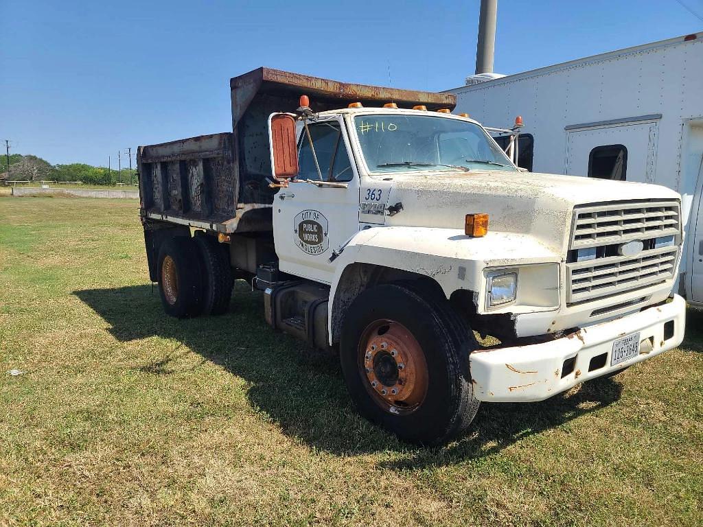 Image of Ford F-700 Primary image