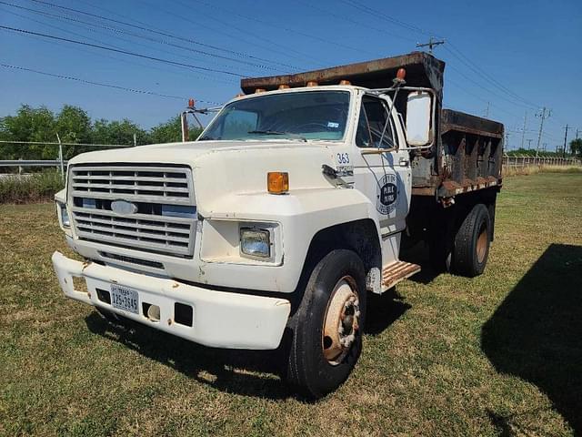 Image of Ford F-700 equipment image 2