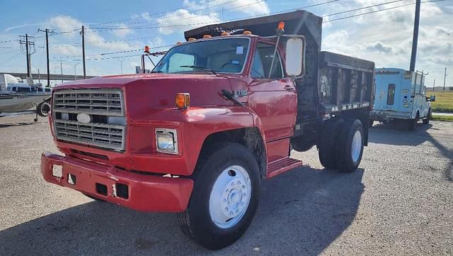 Image of Ford F-700 equipment image 1