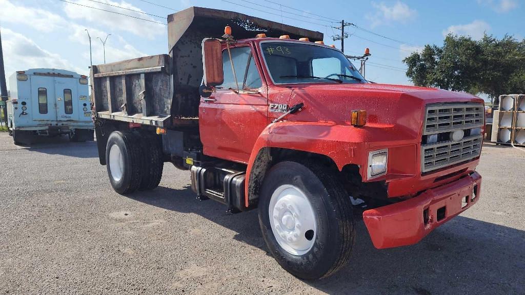 Image of Ford F-700 Primary image