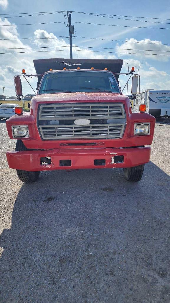 Image of Ford F-700 equipment image 2
