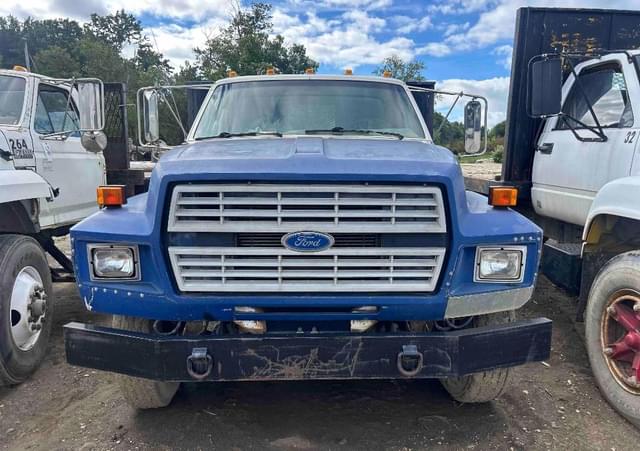 Image of Ford F-700 equipment image 1