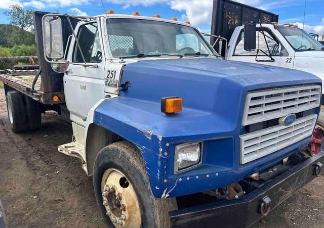 Image of Ford F-700 equipment image 2