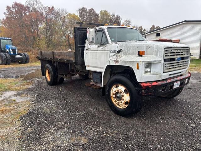 Image of Ford F-800 equipment image 3