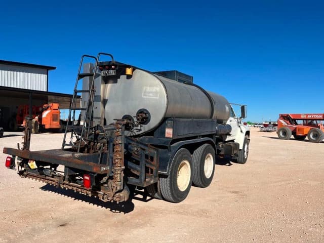 Image of Ford F-900 equipment image 4