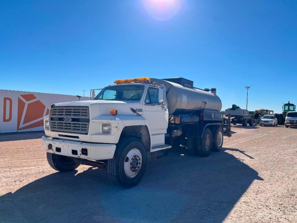 1994 Ford F-900 Equipment Image0
