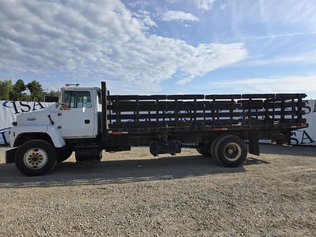 Image of Ford L8000 equipment image 1