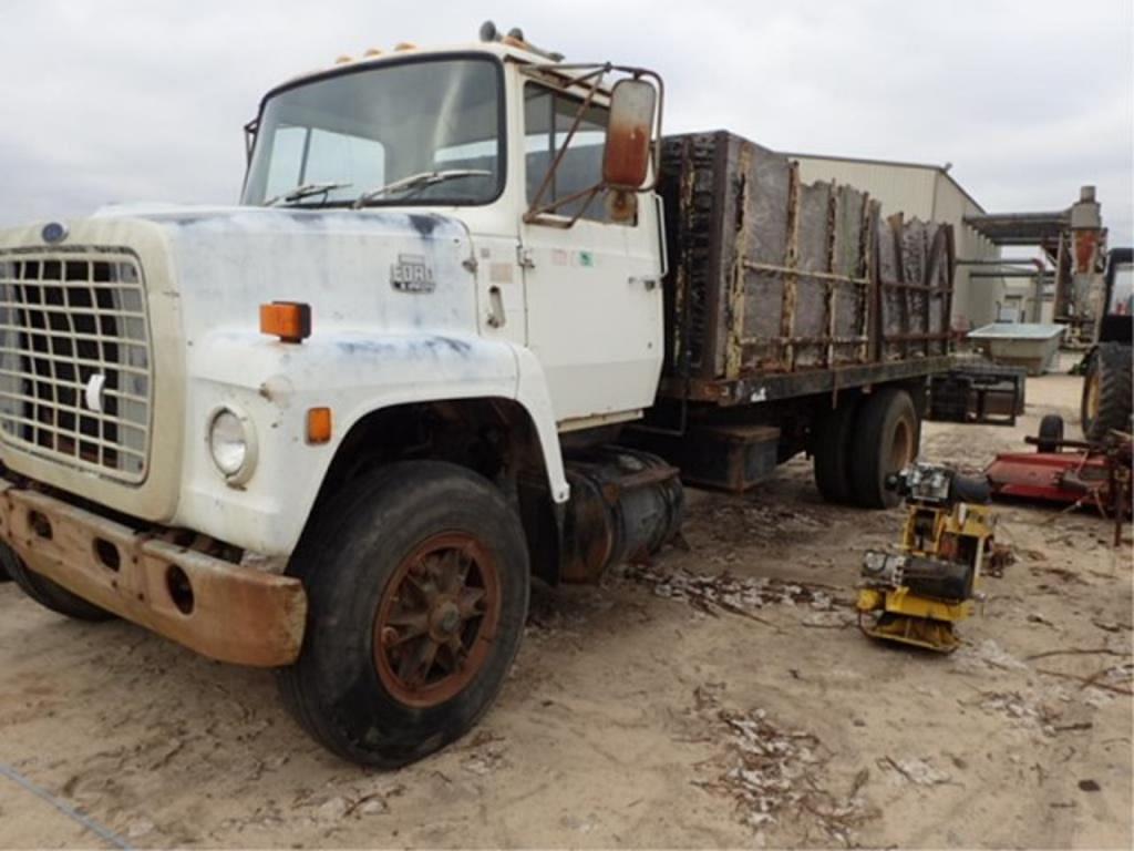 Image of Ford F-800 Primary image