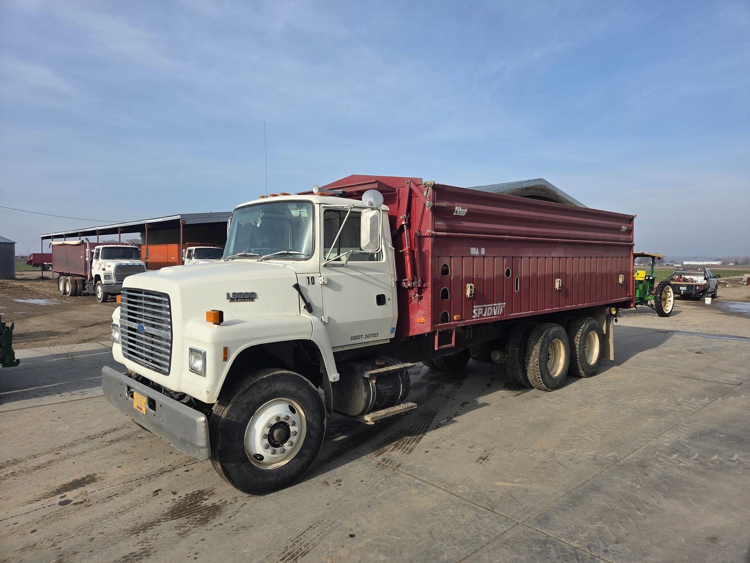 1994 Ford F-8000 Equipment Image0