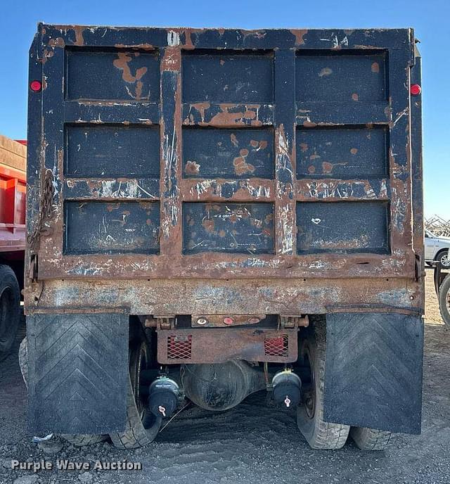 Image of Ford L7000 equipment image 4