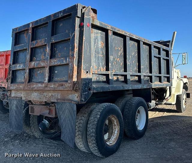Image of Ford L7000 equipment image 3