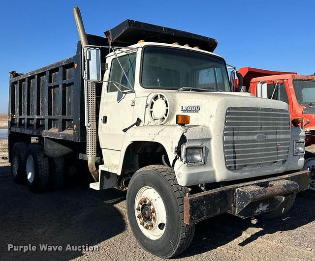 Image of Ford L7000 equipment image 2