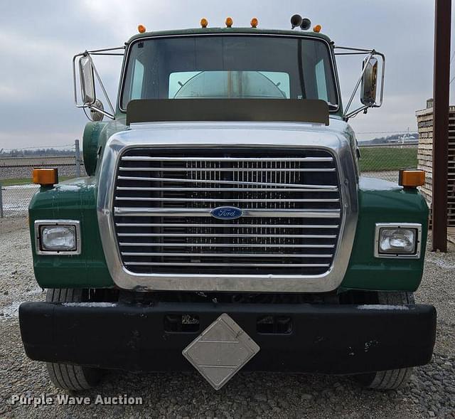 Image of Ford L7000 equipment image 1