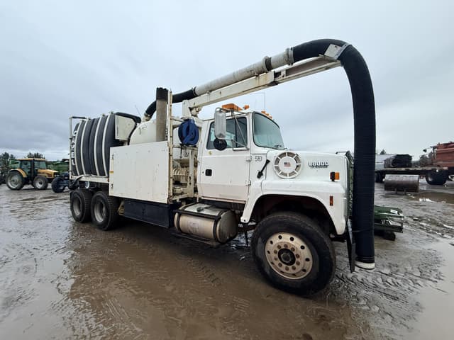 Image of Ford L8000 equipment image 1