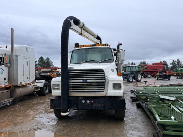 Image of Ford L8000 equipment image 2