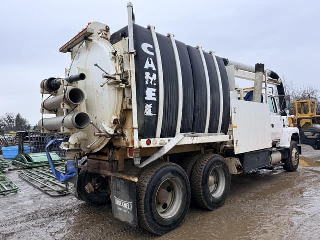 Image of Ford L8000 equipment image 4