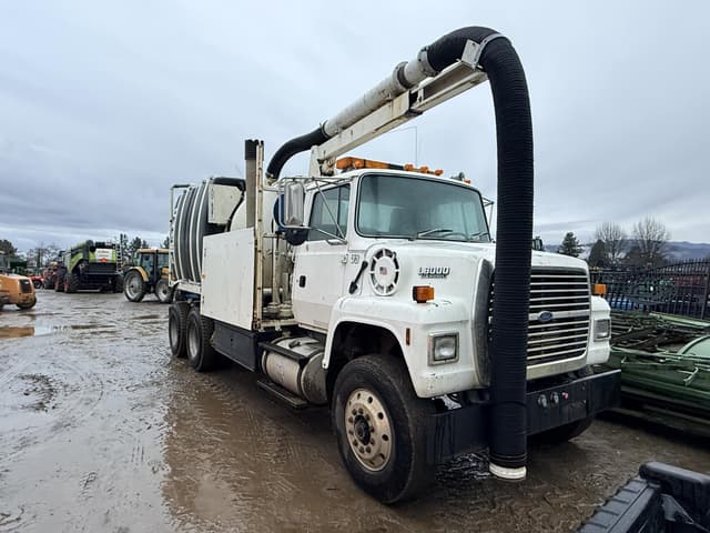 Image of Ford L8000 equipment image 3