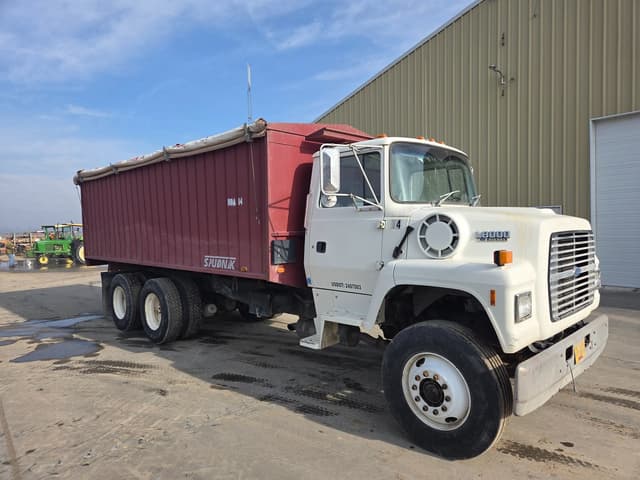 Image of Ford F-8000 equipment image 1