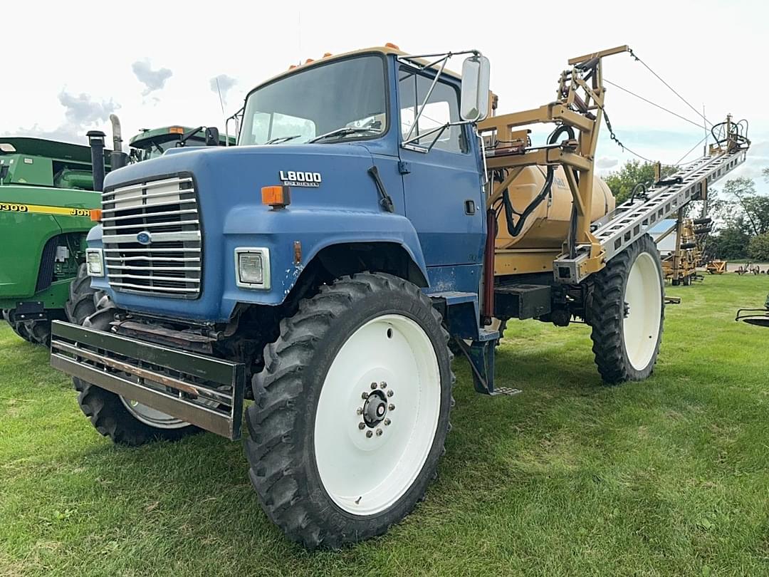 Image of Ford L8000 Primary image