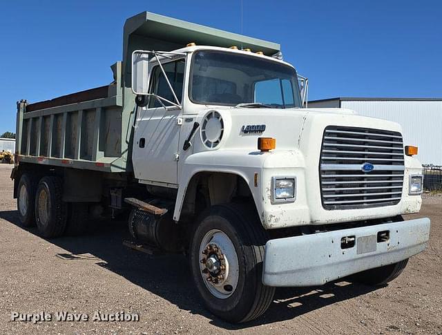 Image of Ford L8000 equipment image 2