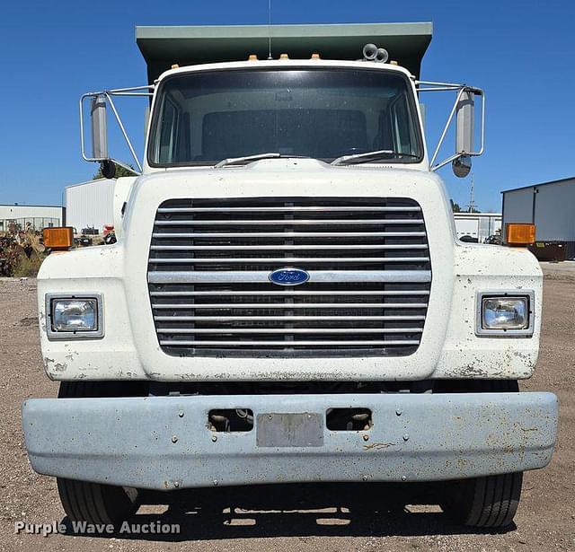 Image of Ford L8000 equipment image 1