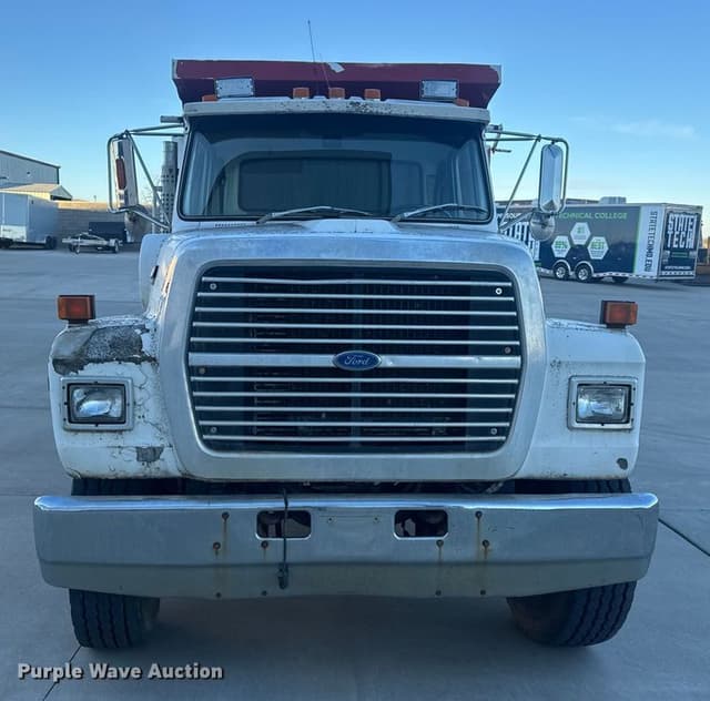 Image of Ford L8000 equipment image 1