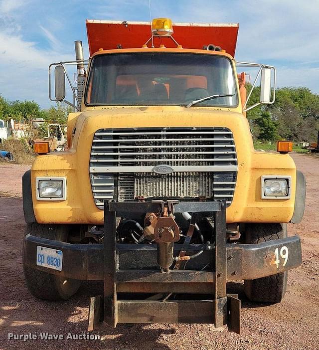 Image of Ford L8000 equipment image 1