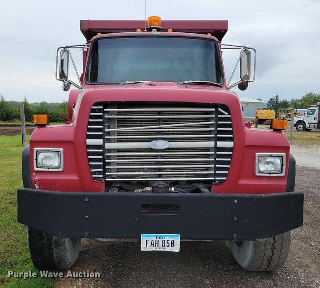 Image of Ford L8000 equipment image 1