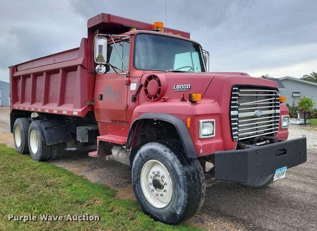 Image of Ford L8000 equipment image 2