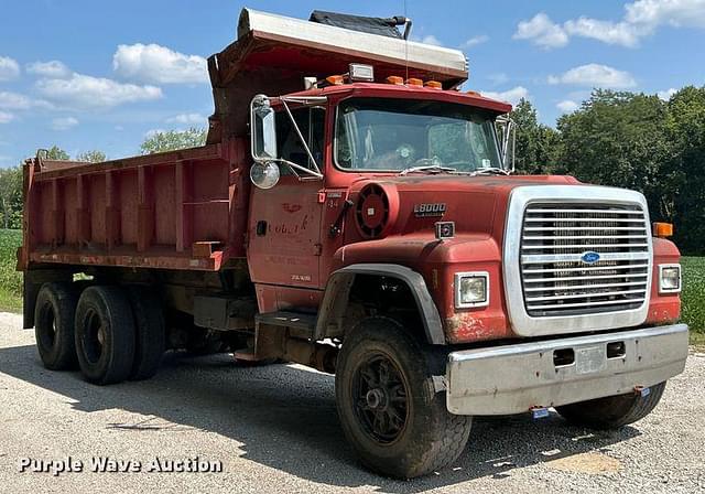 Image of Ford L8000 equipment image 2