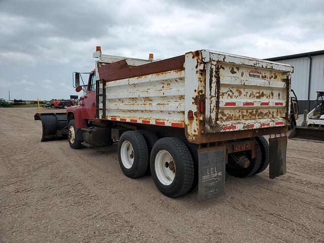 Image of Ford F-8000 equipment image 3