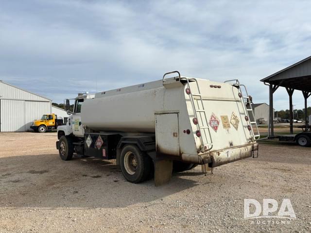 Image of Ford F-8000 equipment image 3