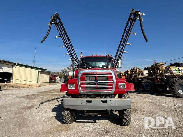 Image of Ford L8000 equipment image 2