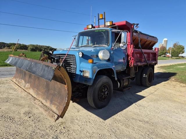Image of Ford F-8000 equipment image 1