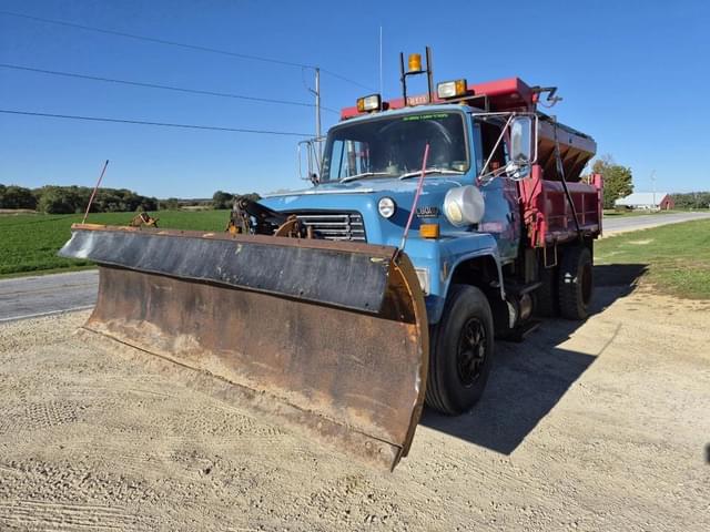 Image of Ford F-8000 equipment image 2