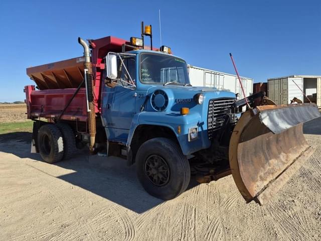Image of Ford F-8000 equipment image 4