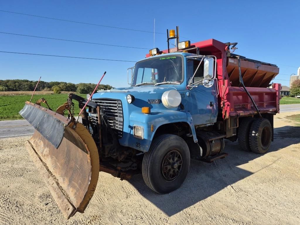 1994 Ford F-8000 Equipment Image0