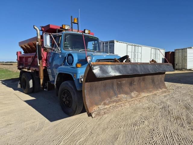Image of Ford F-8000 equipment image 3