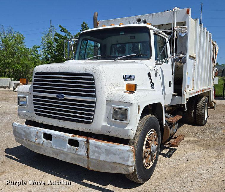 Image of Ford L8000 Primary image